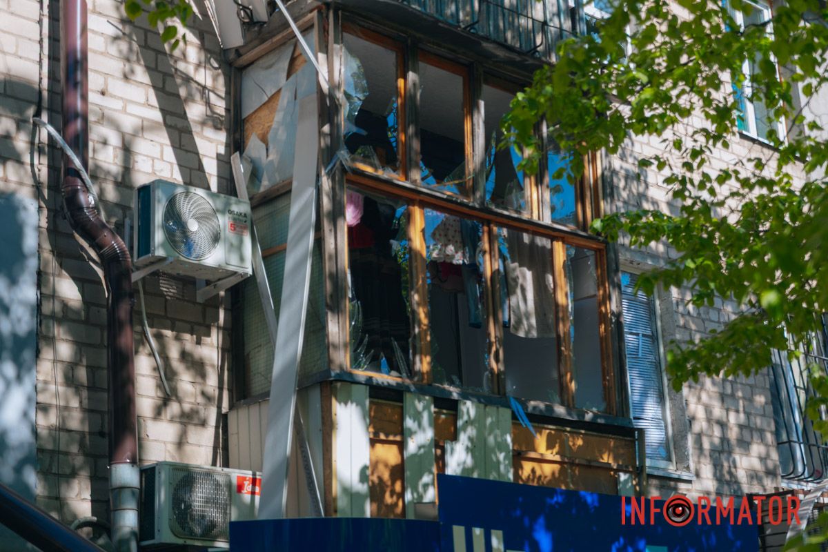 Понівечені магазини та вибиті вікна: фото з місця атаки російських БпЛА у Дніпрі 9