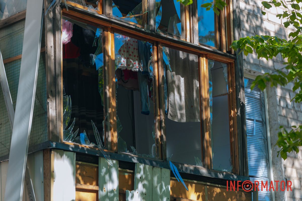 Понівечені магазини та вибиті вікна: фото з місця атаки російських БпЛА у Дніпрі 6
