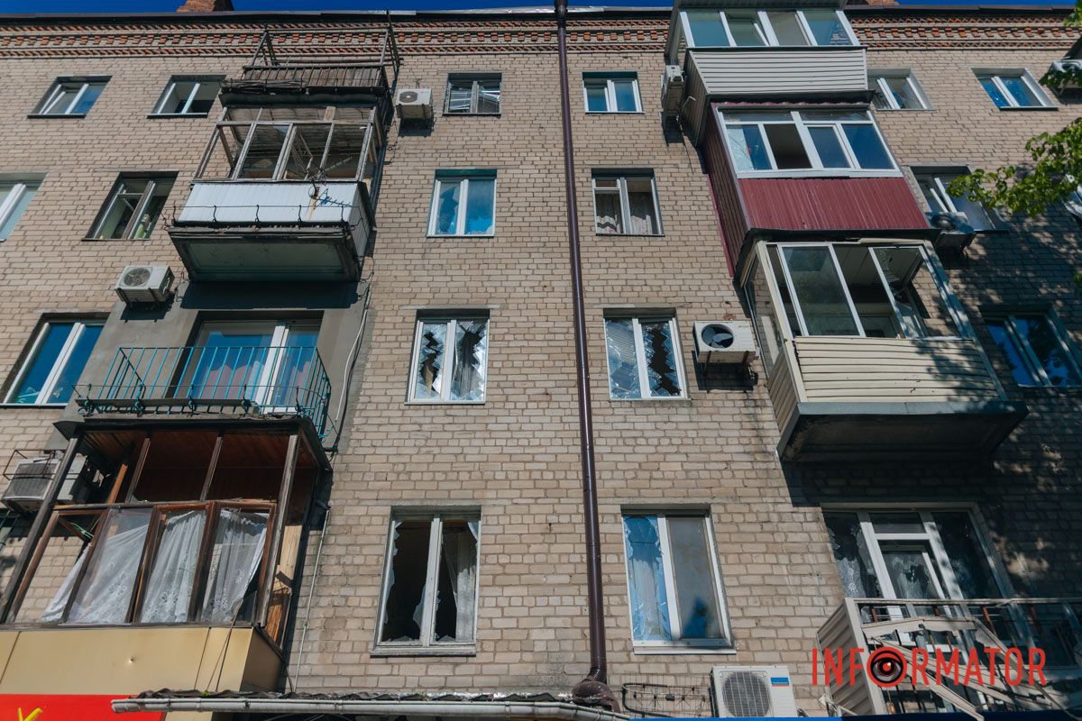 Понівечені магазини та вибиті вікна: фото з місця атаки російських БпЛА у Дніпрі 15