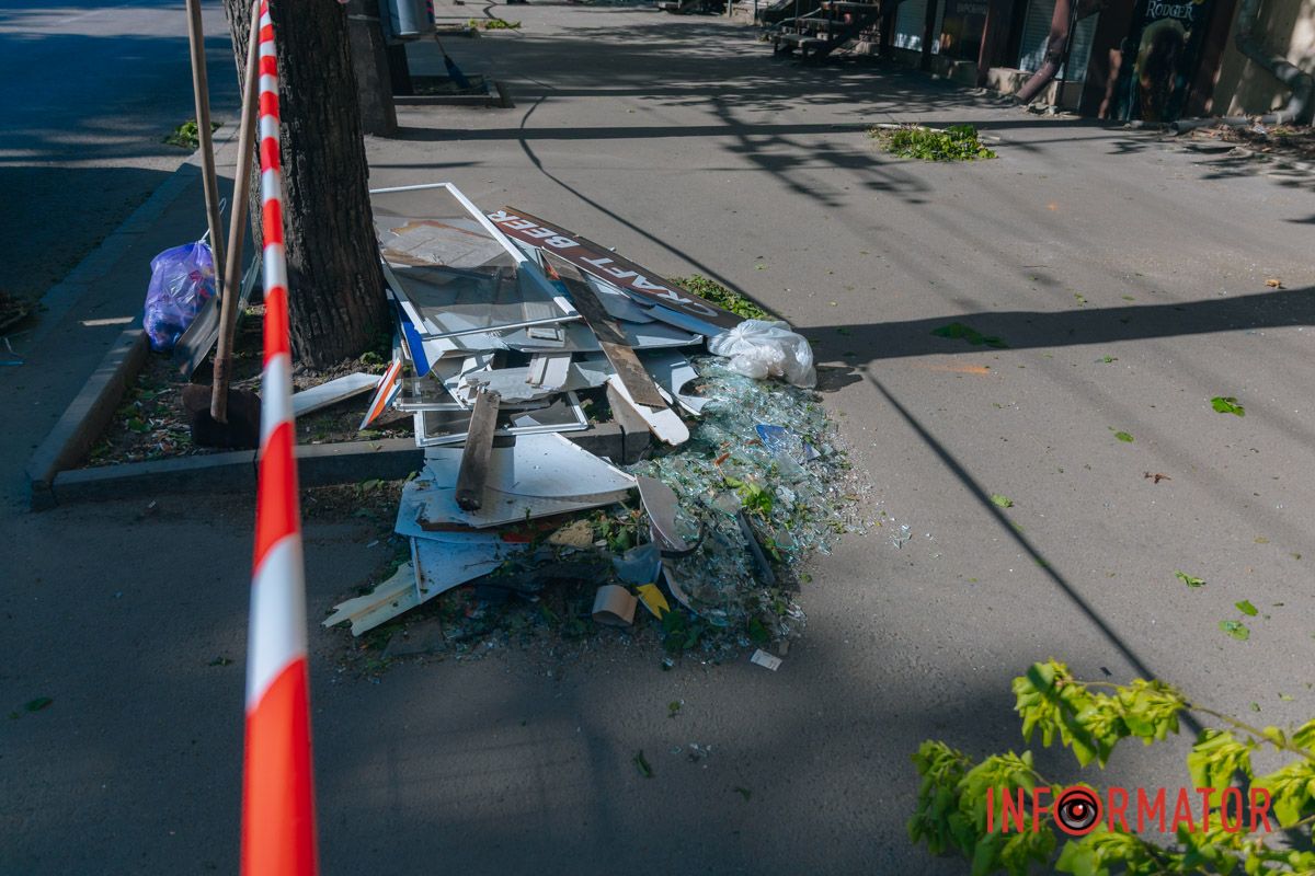Понівечені магазини та вибиті вікна: фото з місця атаки російських БпЛА у Дніпрі 24