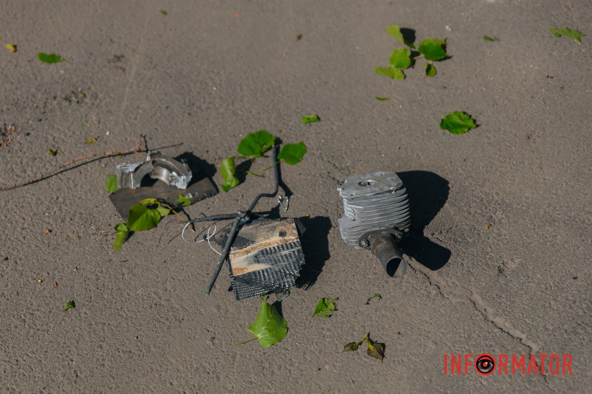 Понівечені магазини та вибиті вікна: фото з місця атаки російських БпЛА у Дніпрі 23