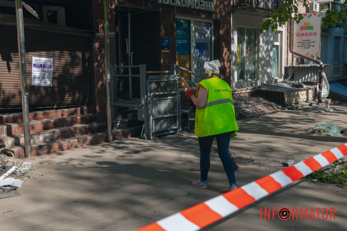 Понівечені магазини та вибиті вікна: фото з місця атаки російських БпЛА у Дніпрі 22