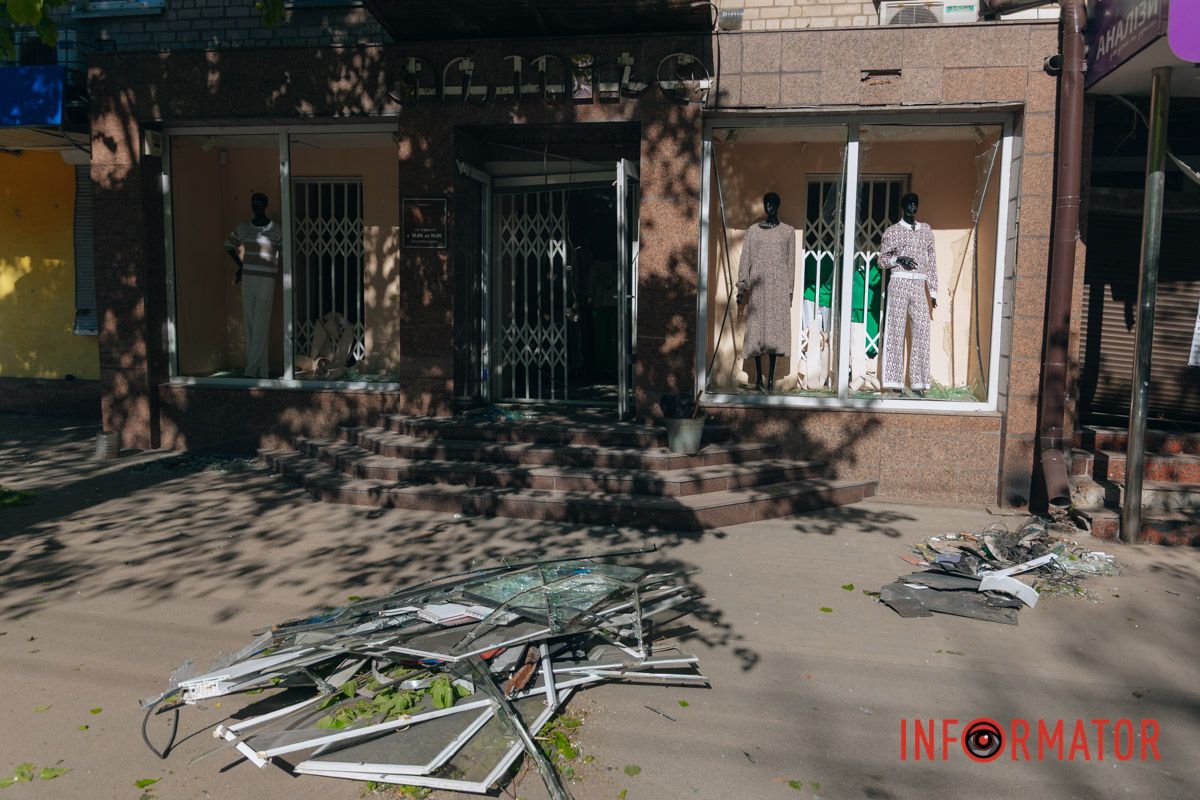 Понівечені магазини та вибиті вікна: фото з місця атаки російських БпЛА у Дніпрі 20