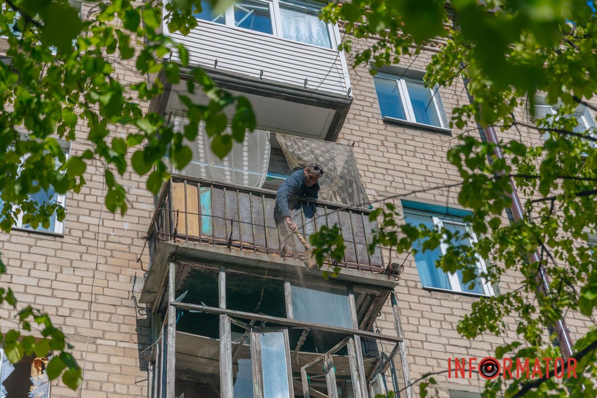 Понівечені магазини та вибиті вікна: фото з місця атаки російських БпЛА у Дніпрі 39