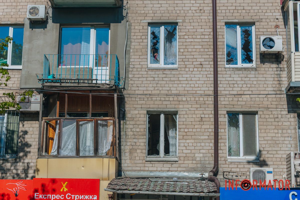 Понівечені магазини та вибиті вікна: фото з місця атаки російських БпЛА у Дніпрі 31