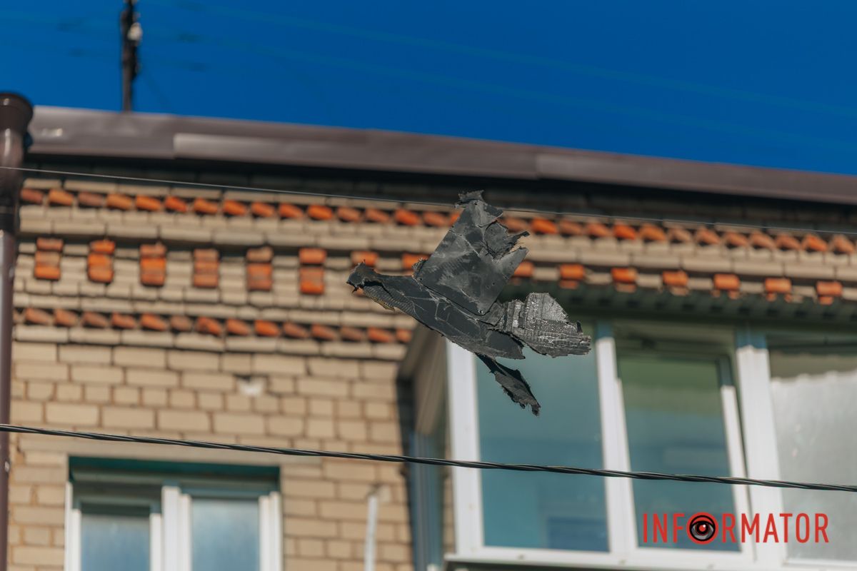Понівечені магазини та вибиті вікна: фото з місця атаки російських БпЛА у Дніпрі 30
