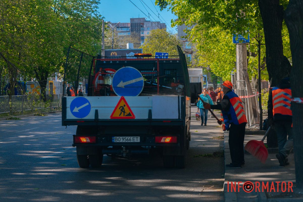 Понівечені магазини та вибиті вікна: фото з місця атаки російських БпЛА у Дніпрі 27