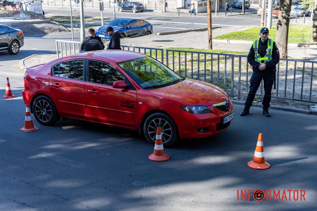 На перехресті вулиць Святослава Хороброго та Михайла Грушевського Mazda збила жінку На перехресті вулиць Святослава Хороброго та Михайла Грушевського Mazda збила жінку