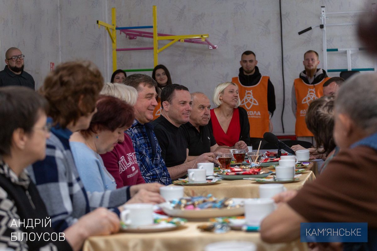 Мэр Каменского посетил переселенцев, проживающих в городском Центре предоставления социальных услуг 3