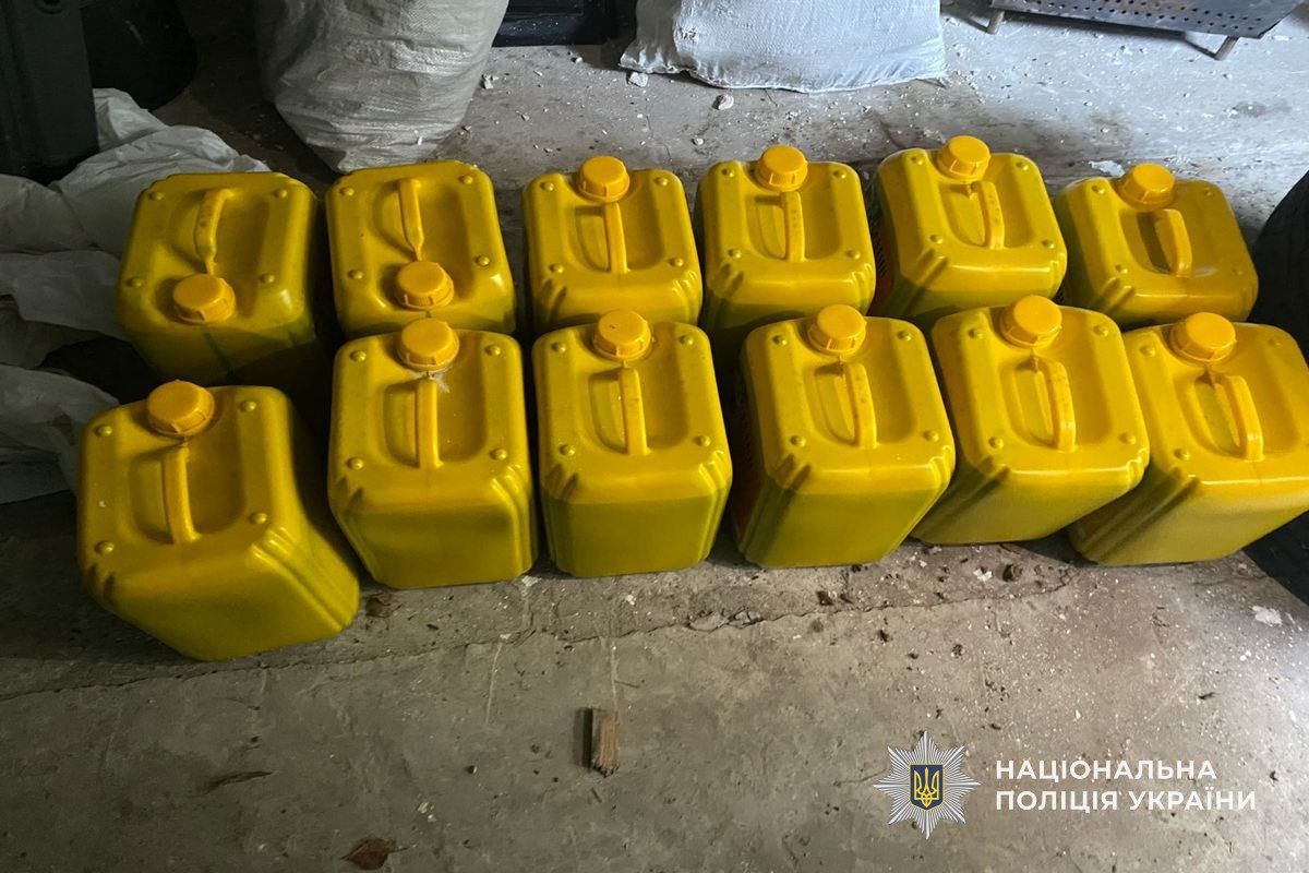 Злоумышленники вывозили посевной материал, гербициды и другие средства для аграрной деятельности.