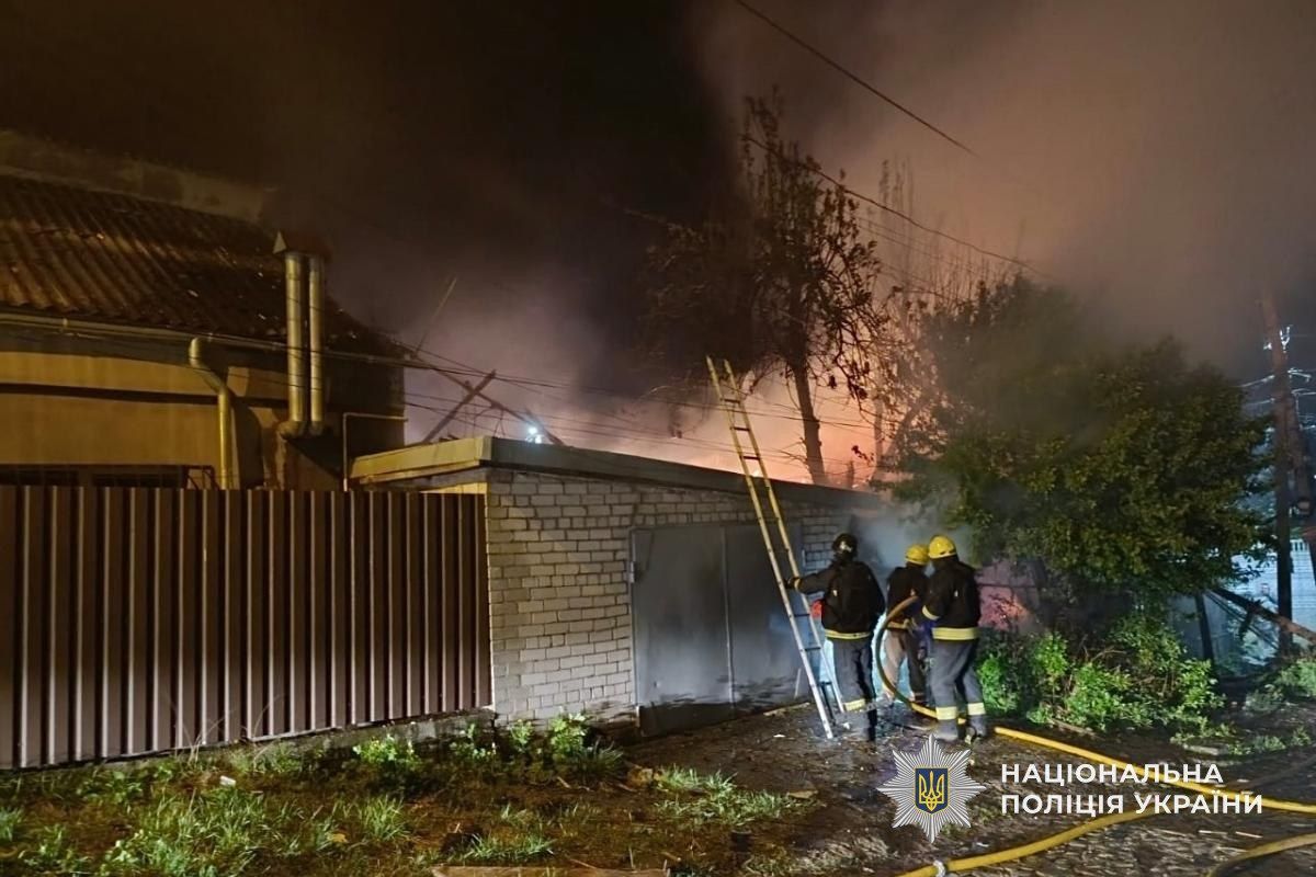 Масована атака «Шахедів» на Дніпро: у ДСНС та поліції показали фото з місць ударів 6