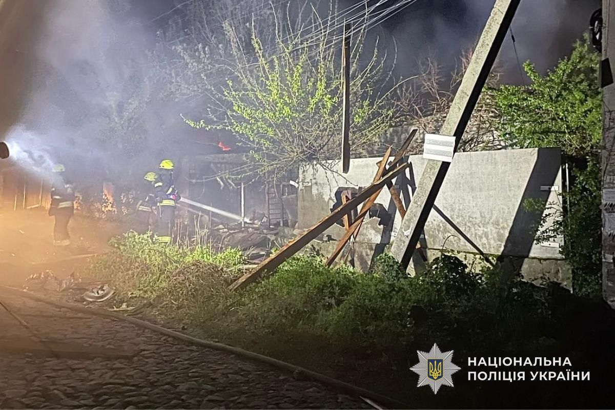 Масована атака «Шахедів» на Дніпро: у ДСНС та поліції показали фото з місць ударів 7