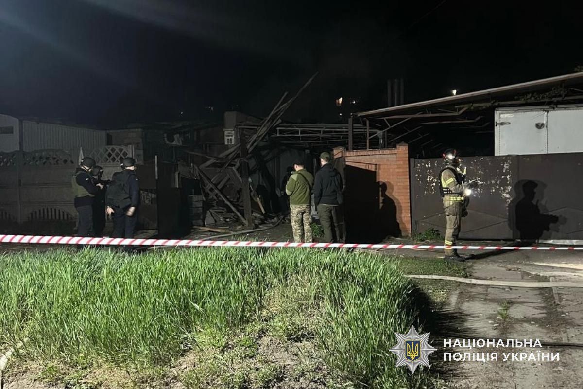 Масована атака «Шахедів» на Дніпро: у ДСНС та поліції показали фото з місць ударів 5