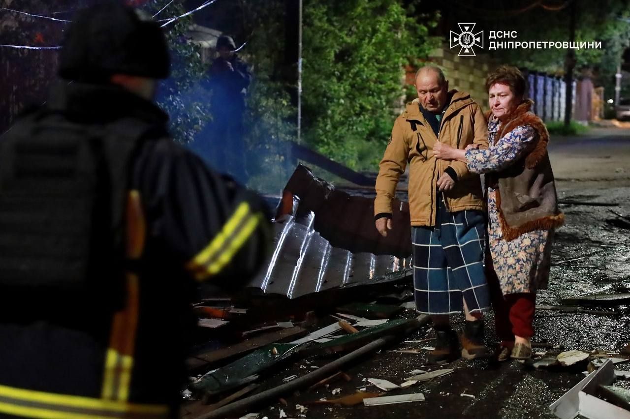 Масована атака «Шахедів» на Дніпро: у ДСНС та поліції показали фото з місць ударів 2