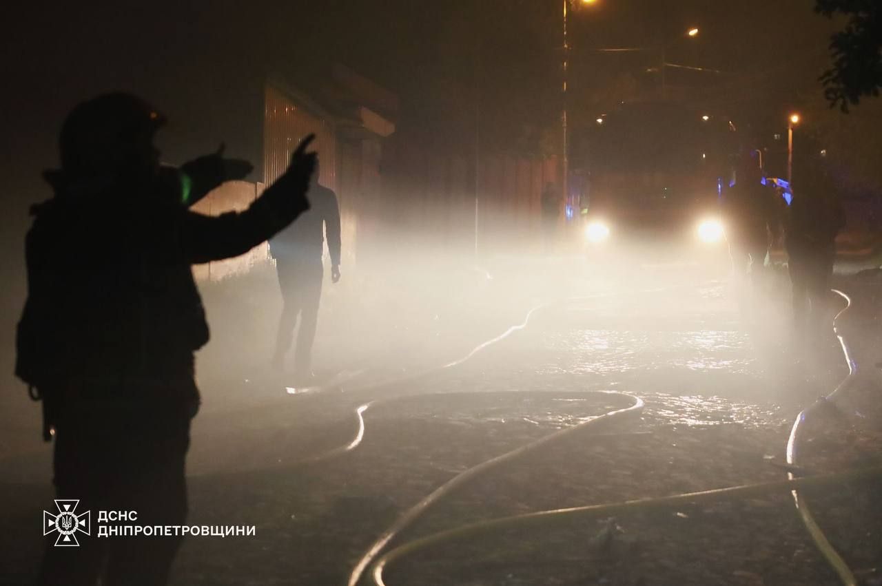 Масована атака «Шахедів» на Дніпро: у ДСНС та поліції показали фото з місць ударів 1
