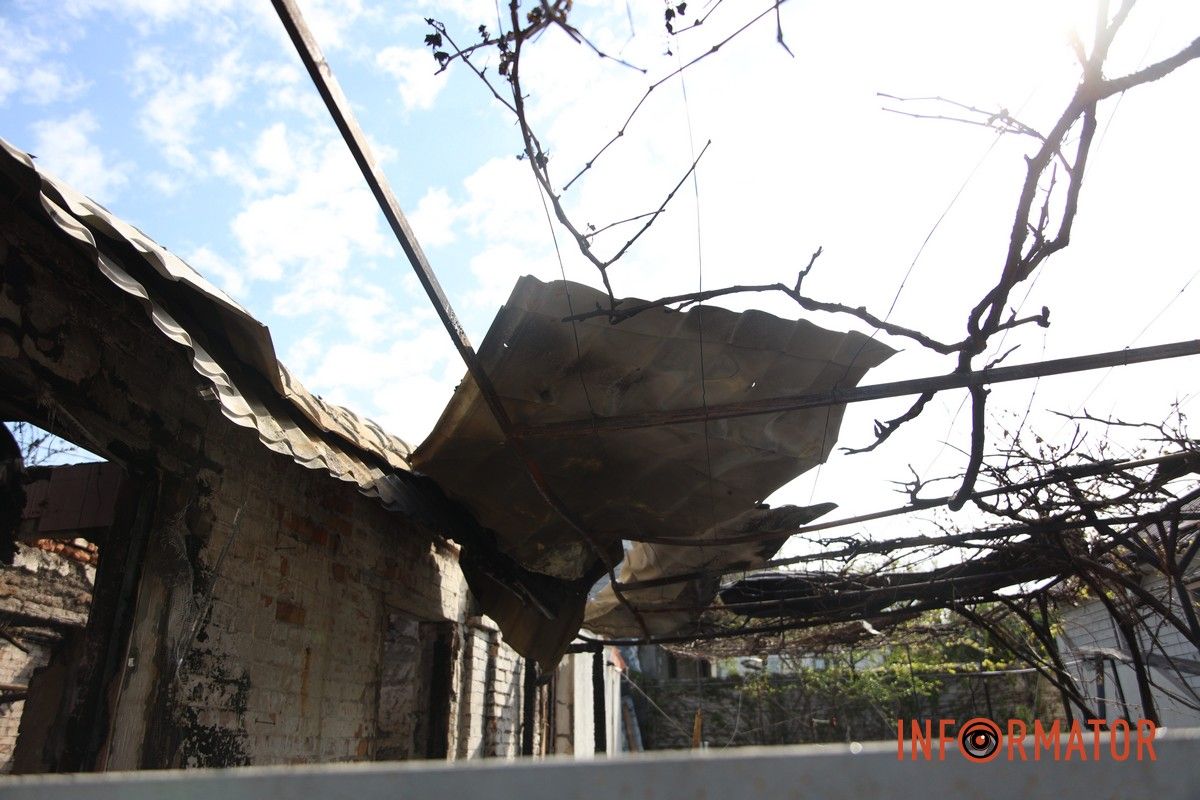 Разбитые дома в частном секторе: фоторепортаж Информатора с мест вражеской атаки «Шахедами» по Днепру 8