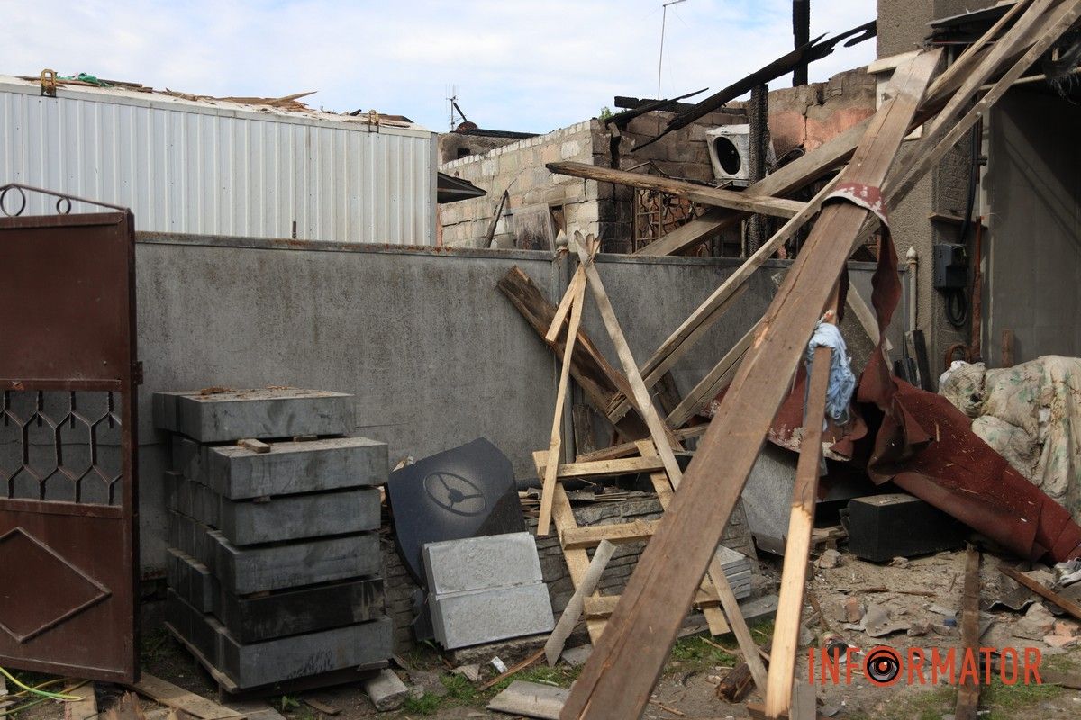 Разбитые дома в частном секторе: фоторепортаж Информатора с мест вражеской атаки «Шахедами» по Днепру 34