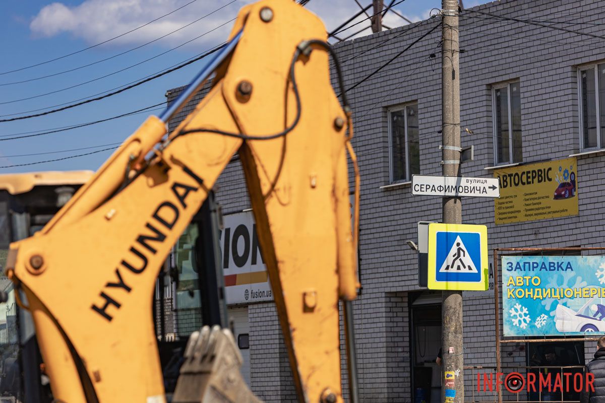 На період ремонтних робіт транспорт може курсувати від віадука у напрямку Старого мосту На період ремонтних робіт транспорт може курсувати від віадука у напрямку Старого мосту