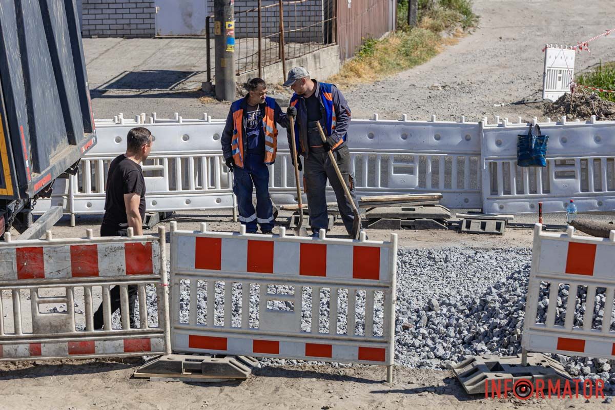 . Виявилося, що вони знаходяться в аварійному стані . Виявилося, що вони знаходяться в аварійному стані