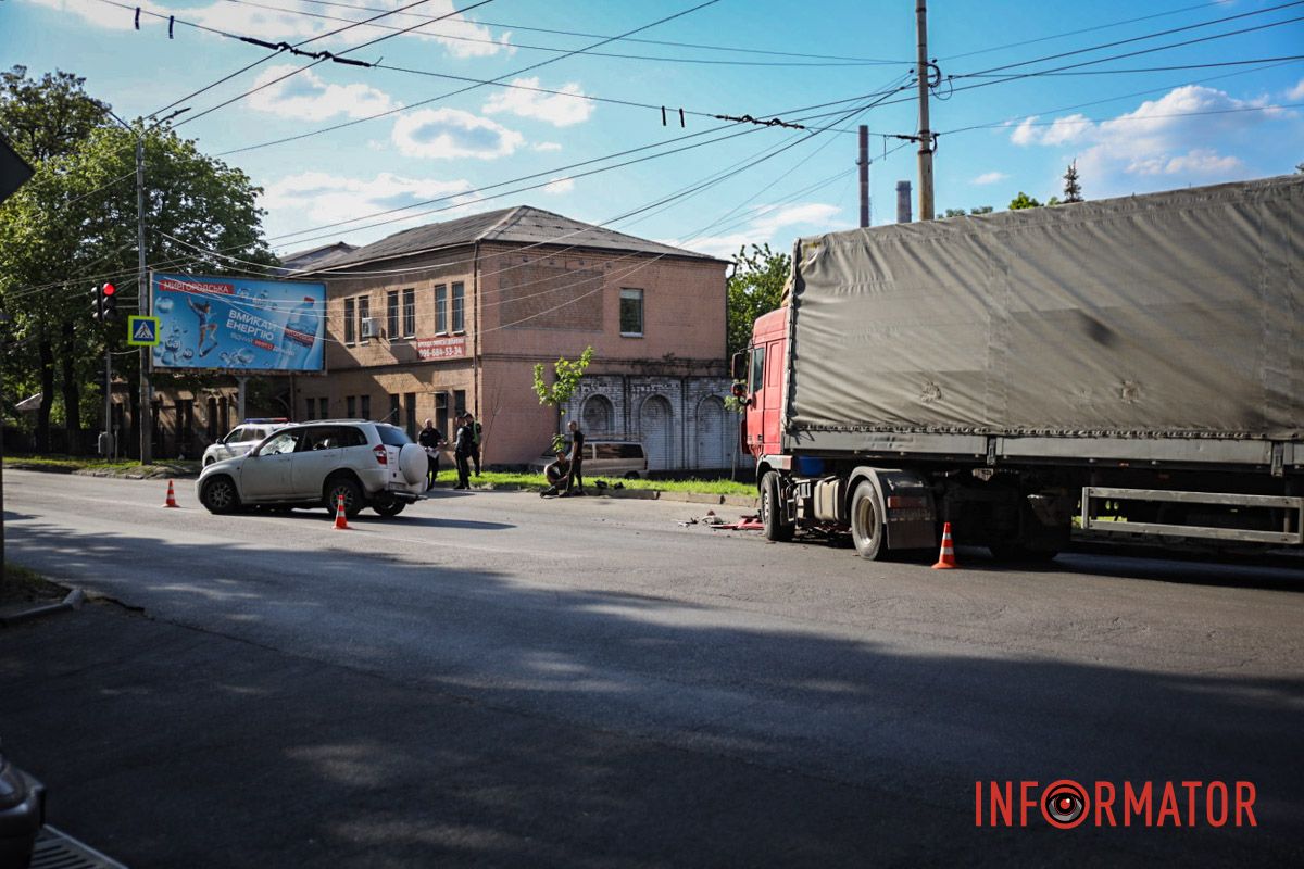 В четверг, 1 мая, в Днепре на перекрестке проспекта Сергея Нигояна и улицы Андрея Гулого-Гуленко (ранее Мичурина) произошло ДТП