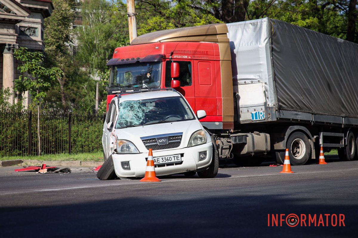 Водителя автомобиля госпитализировали