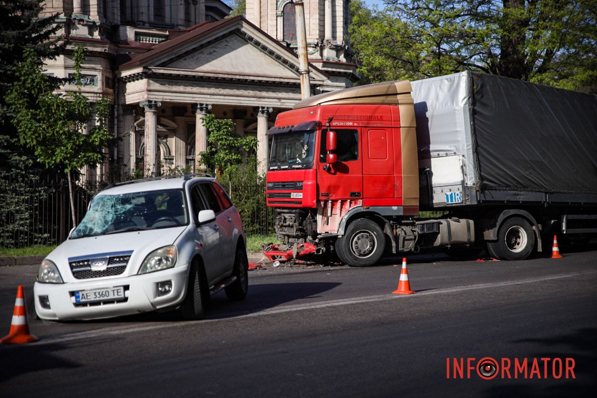 Легковой автомобиль также придется вывозить эвакуатором