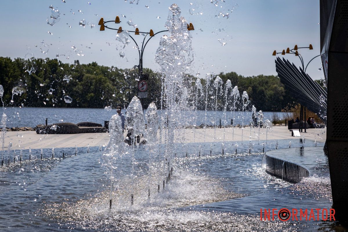 Городские фонтаны - символ весны.