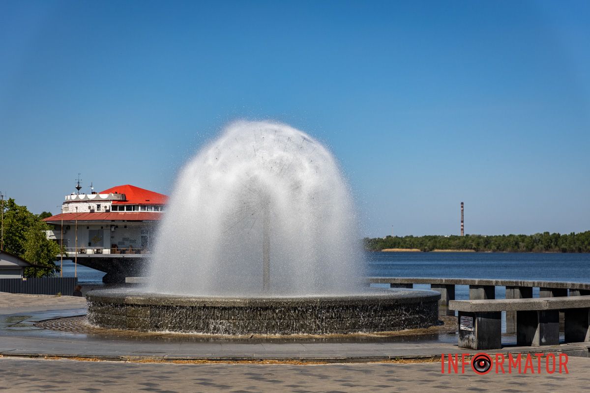 Фонтан "Водная сфера" на Сичеславской Набережной