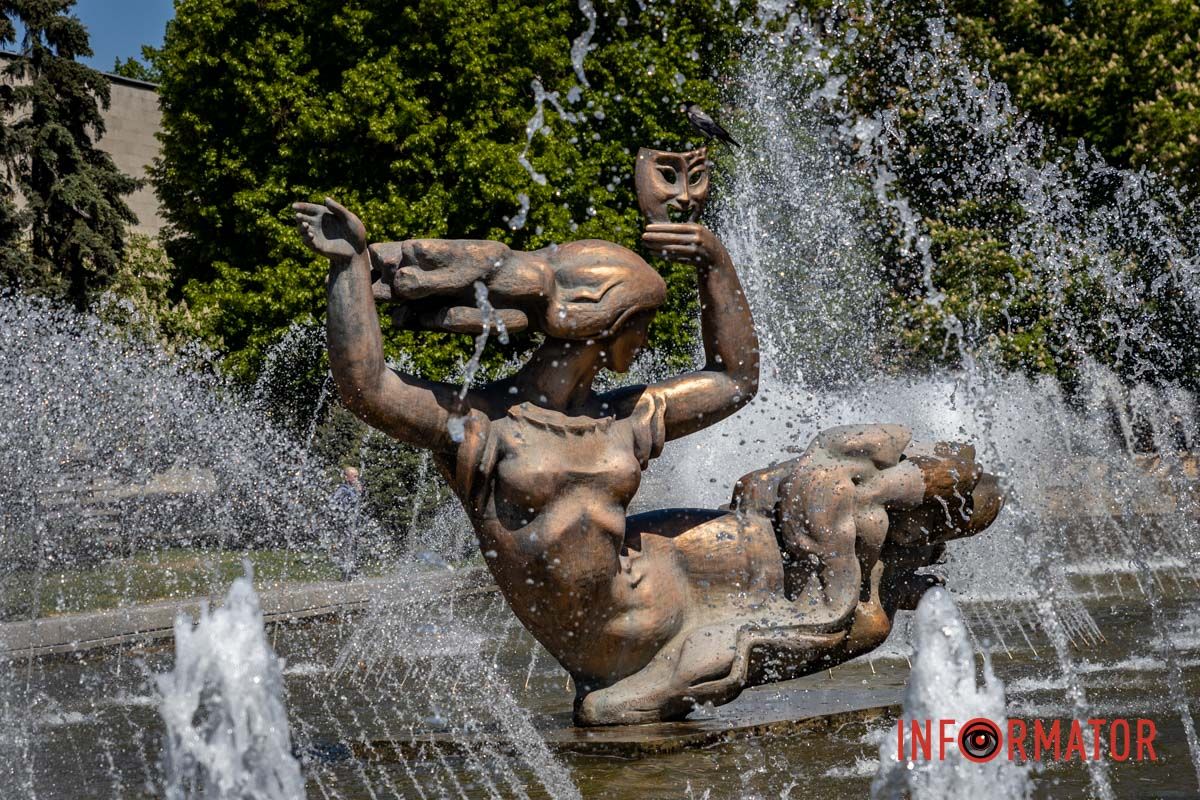 Он построен в 1974 году