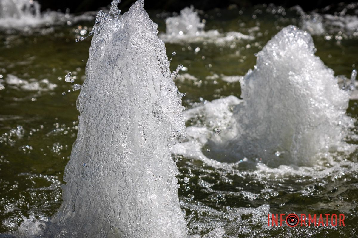 Вода танцует в воздухе