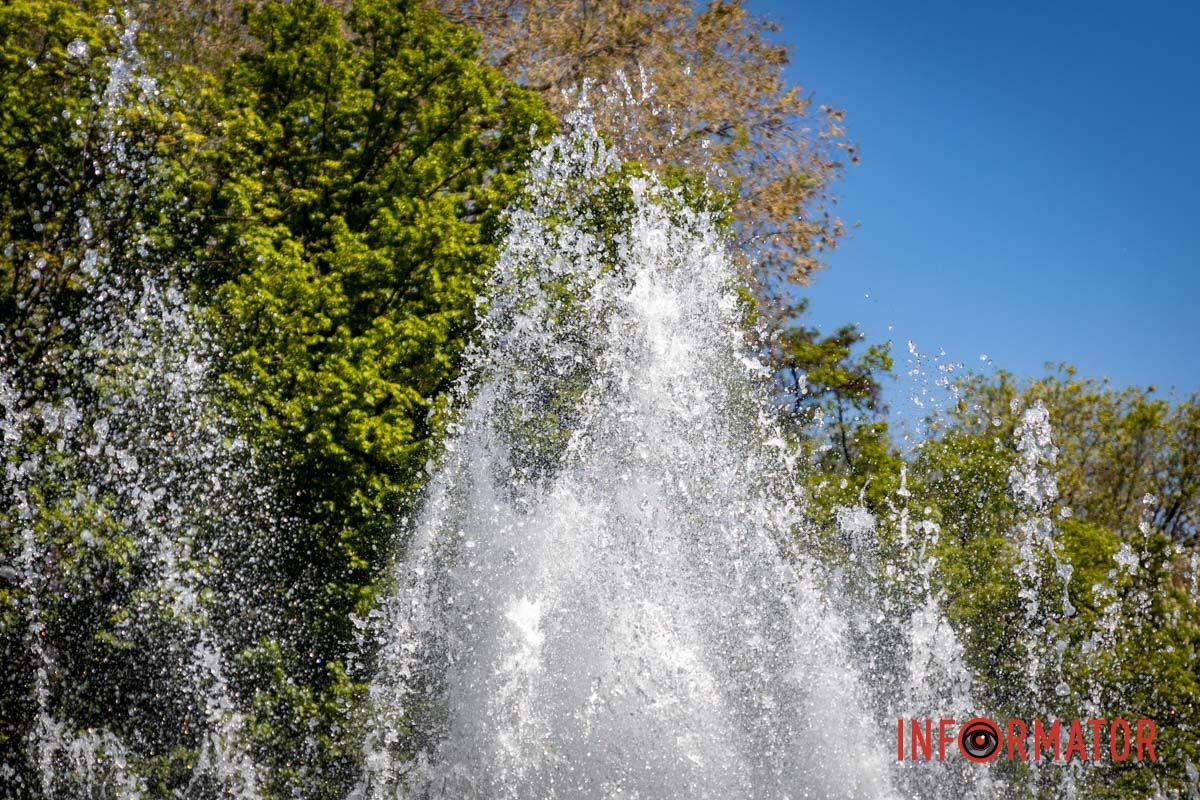 Солнце играет с каплями