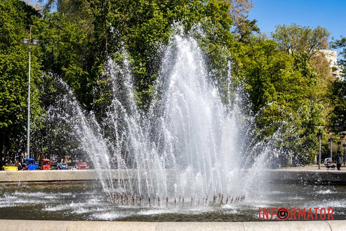 Весна в городе начинается с фонтанов