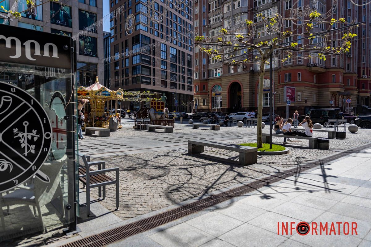 Запустили не все: какие фонтаны заработали в Днепре 1 мая 93