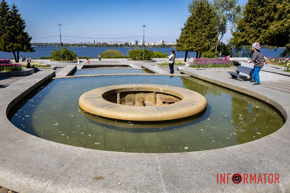 Запустили не все: какие фонтаны заработали в Днепре 1 мая 102