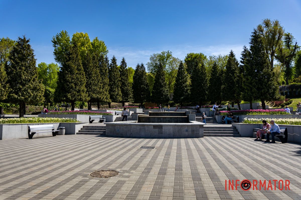 Запустили не все: какие фонтаны заработали в Днепре 1 мая 110