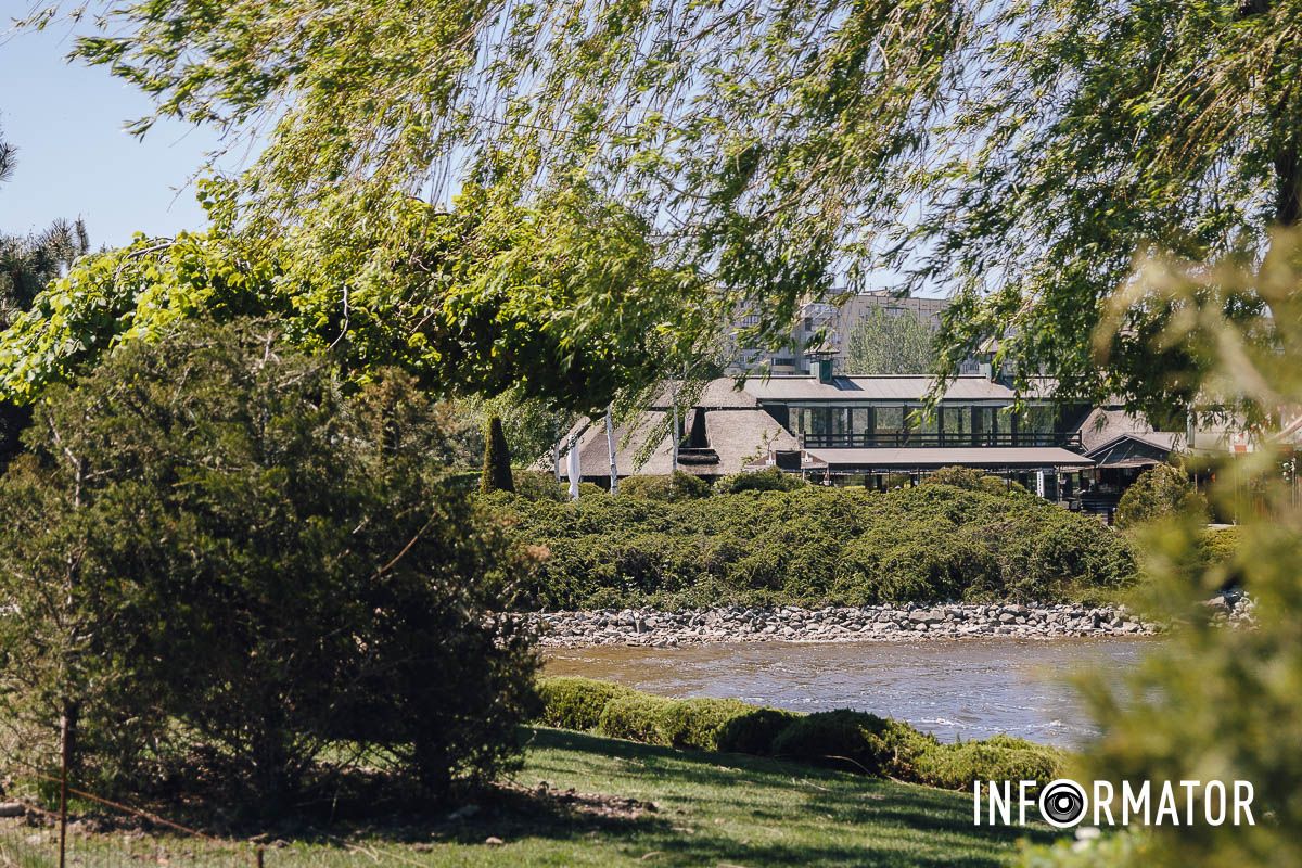 Место, где дышится иначе: как выглядит яхт-клуб «Сечь» в Днепре майского солнечного дня 22