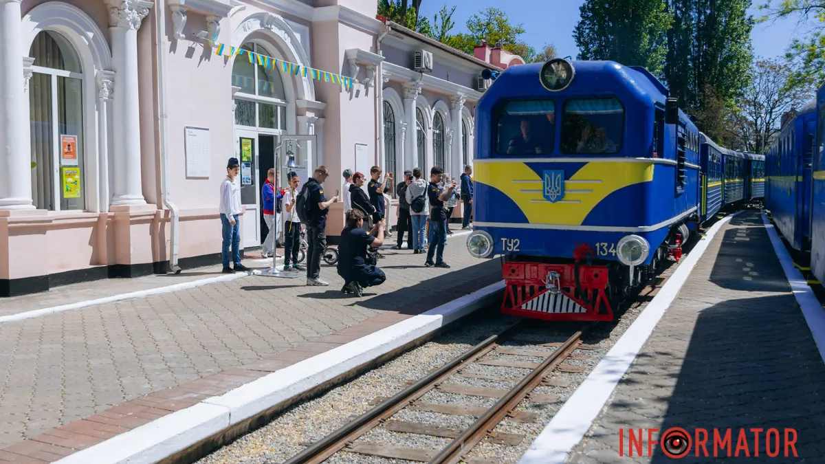 В Днепре в парке Глобы заработала детская железная дорога