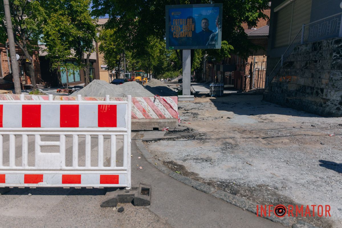 Там заменяют асфальтобетонное покрытие проезжей части площадью 2,5 тысяч квадратных метров.