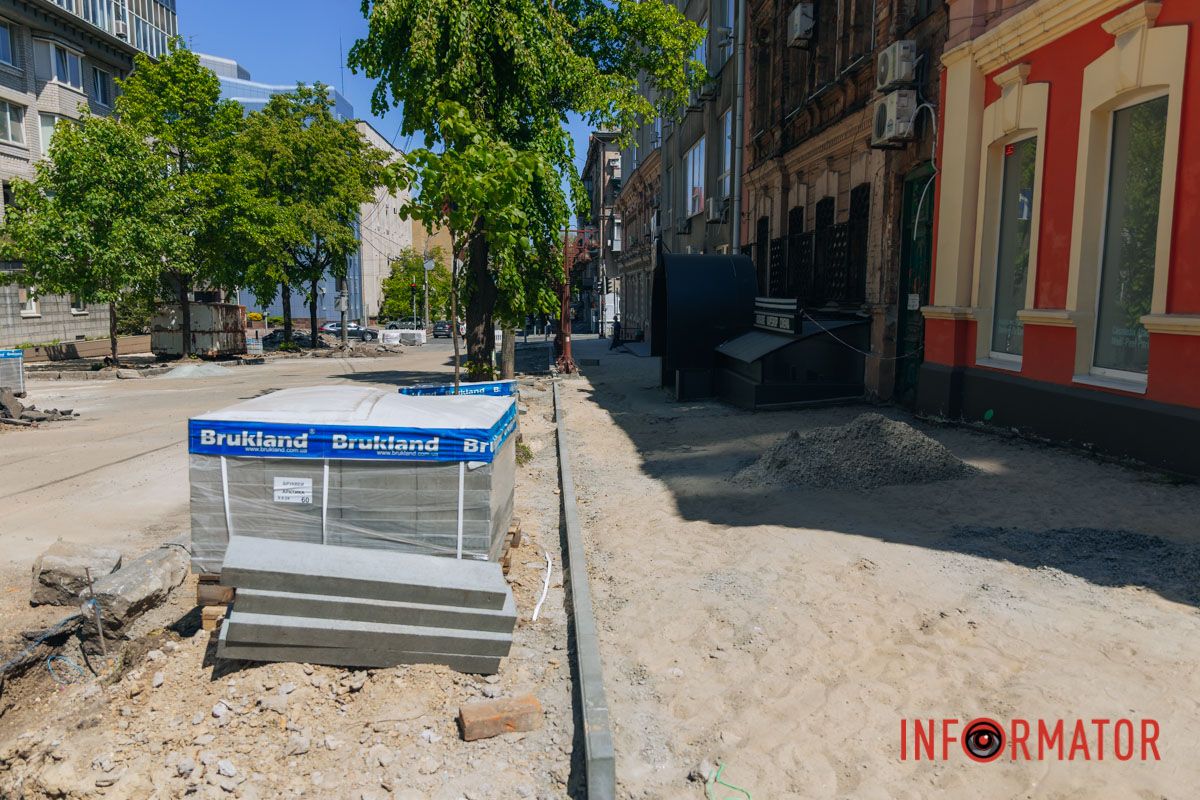 На тротуарах будет новое мощение плиткой с четким разделением зон.