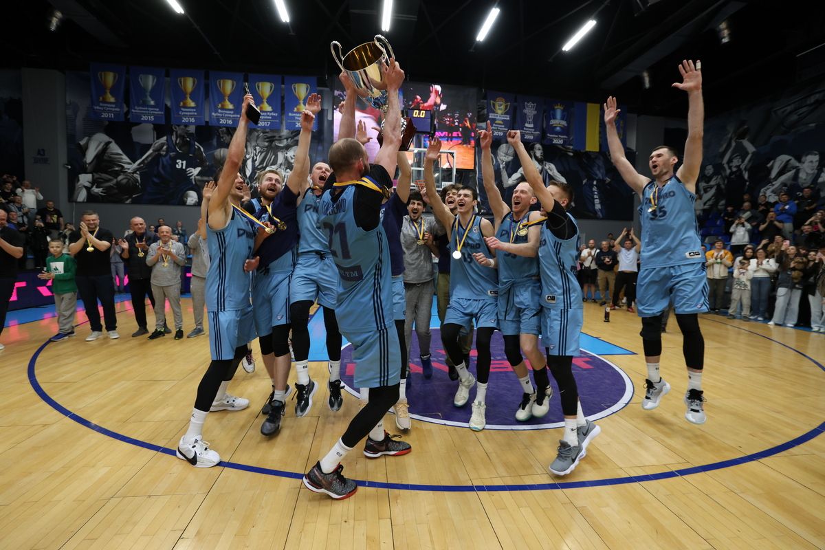 Станіслав Тимофеєнко та БК "Дніпро" з трофеєм «Золотий дубль»: баскетбольний клуб «Дніпро» виграв «Суперлігу» вдруге поспіль 1