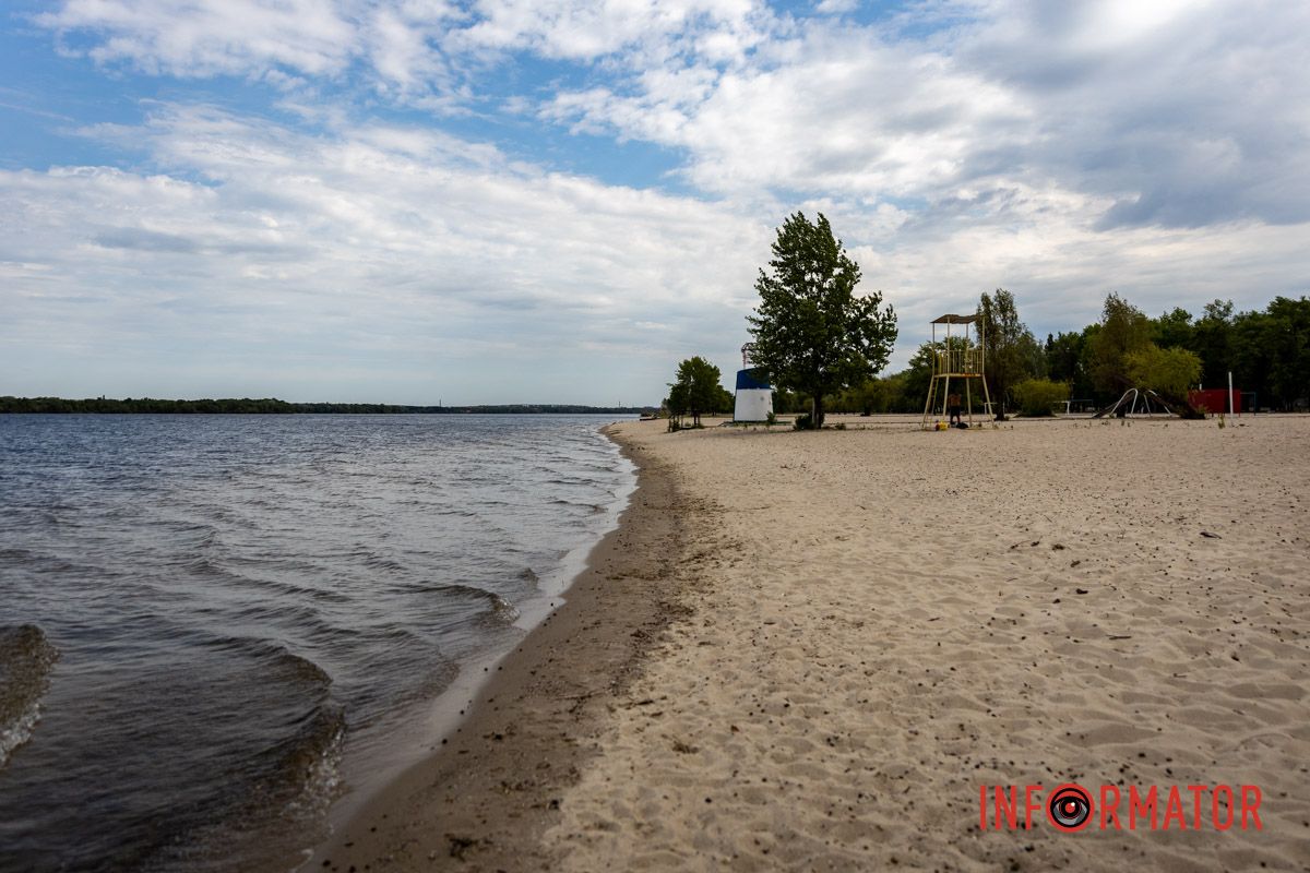 Мы побывали на двух популярных пляжах – на Монастырском острове и в парке Сагайдак