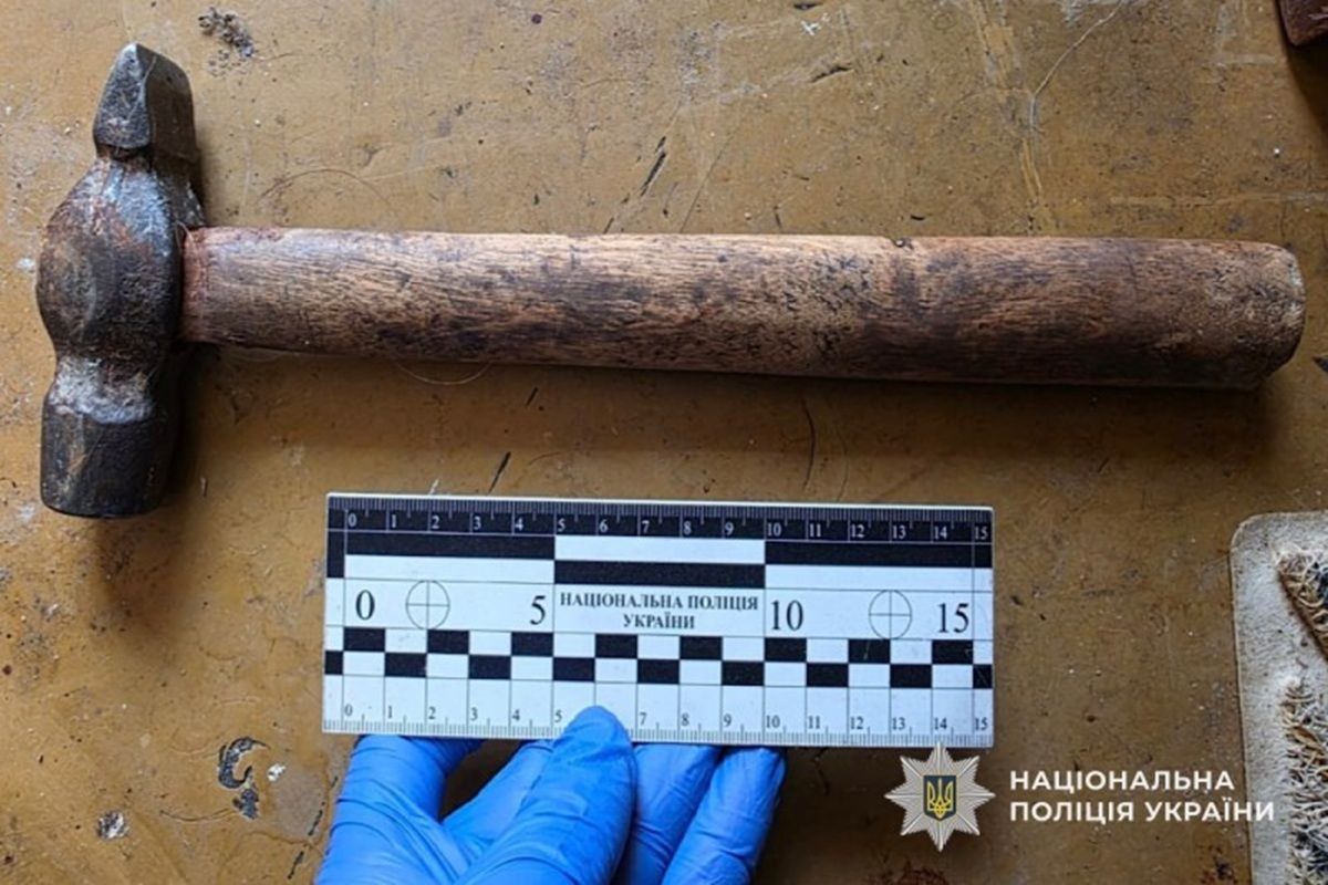 Знаряддя вбивства вилучили поліцейські