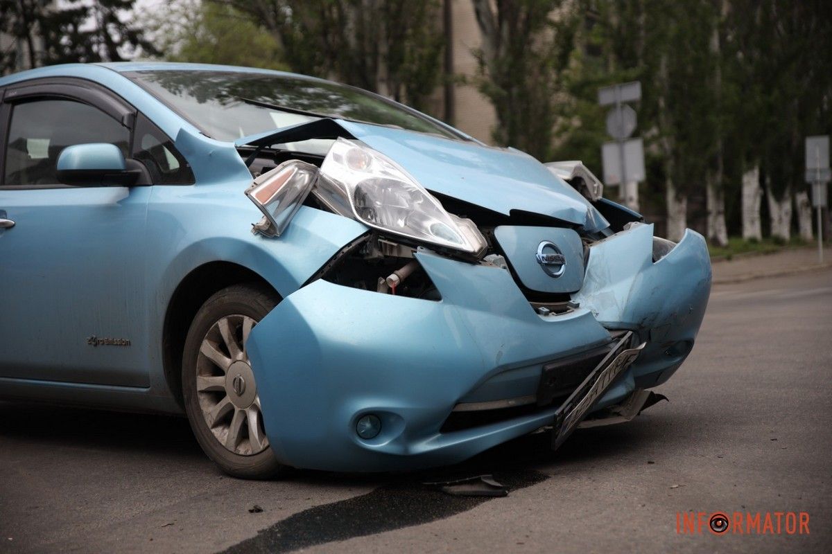 Nissan їхав зі сторони площі Старомостової по Князя Ярослава Мудрого у напрямку Князя Володимира Великого Nissan їхав зі сторони площі Старомостової по Князя Ярослава Мудрого у напрямку Князя Володимира Великого