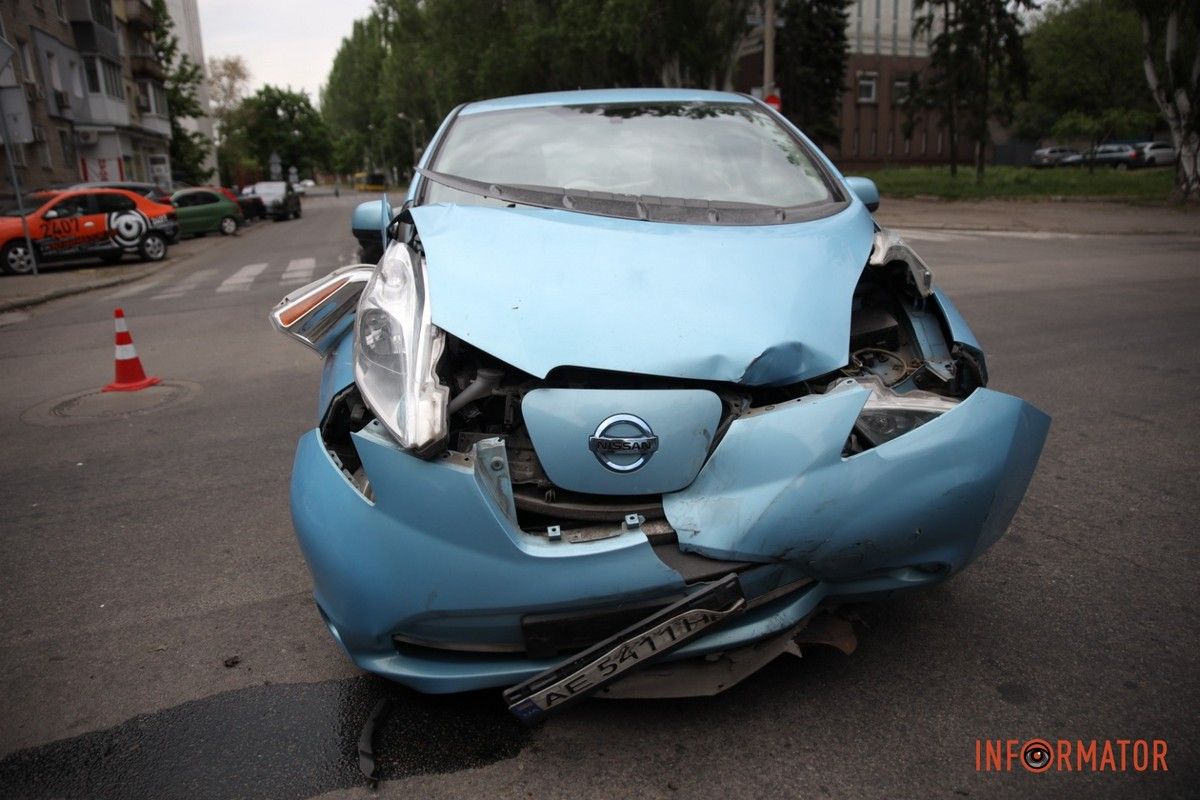 Близько 13:30 на перехресті автівки зіткнулись Близько 13:30 на перехресті автівки зіткнулись