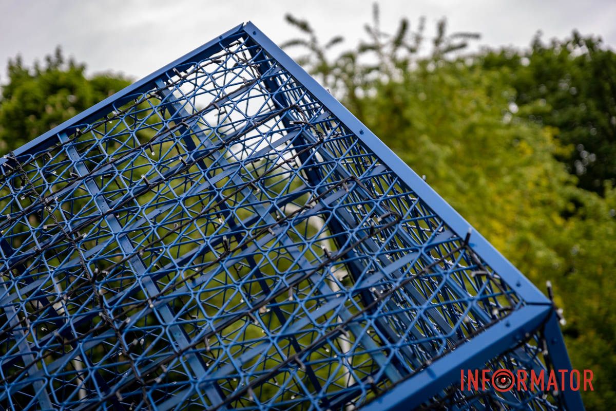 Тепер вони світяться в темряві і стали більш стійкими до вандалізму Будуть світитися у темряві: у Дніпрі оновили куби в парку Писаржевського 3