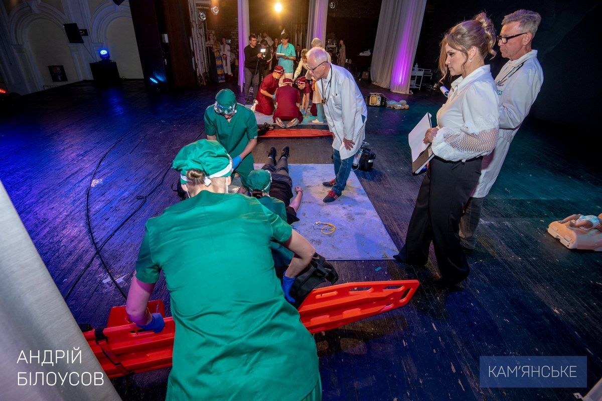 Участники конкурса соревновались в знаниях теории и практики фельдшерского, сестринского и акушерского дела В Каменском определяли лучших медсестер, фельдшеров и акушерок.