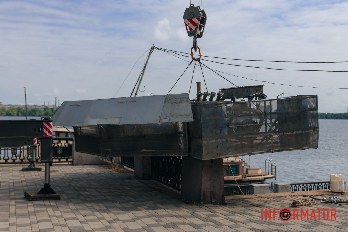 Этот фонтан является украшением набережной.