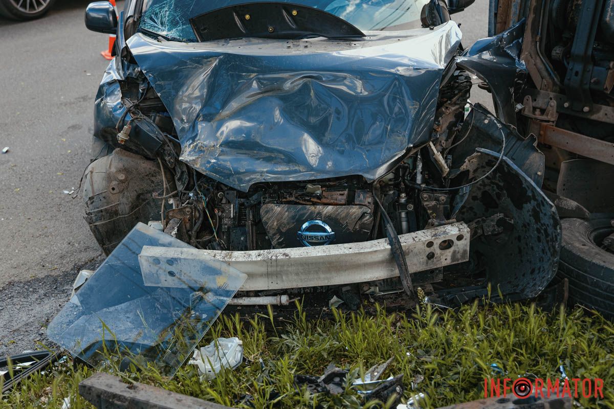 У Дніпрі на Січових Стрільців «ГАЗель» газової служби зіткнулась з Nissan та перекинулась: є постраждалі 11