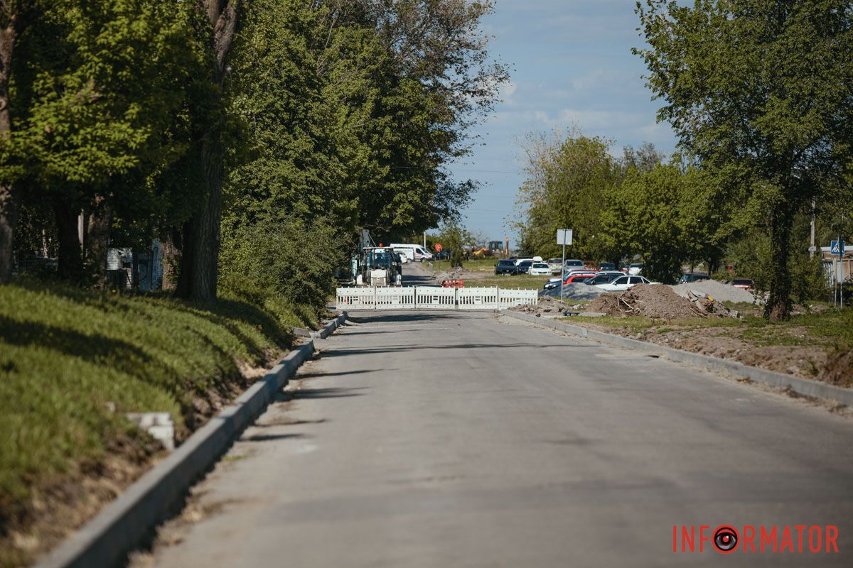 В настоящее время ремонтные работы продолжаются в направлении от улицы Лабораторной к улице Высоковольтной.