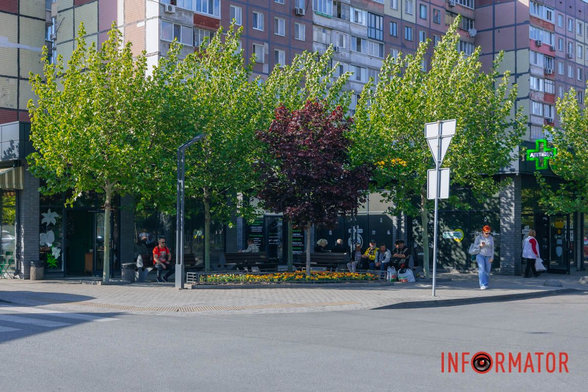 Можно увидеть клумбы